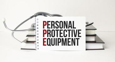 EPI - equipamento de proteção individual - roupas de proteção, capacetes, óculos de proteção ou outras roupas foto