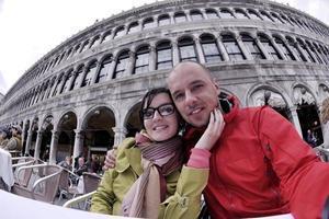 casal feliz em veneza foto