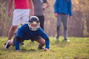 jogador de futebol americano em ação foto