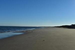 vista deslumbrante da praia de orleans com céu azul foto