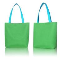 saco de tecido de compras verde sobre fundo branco foto