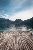 lago nas montanhas foto