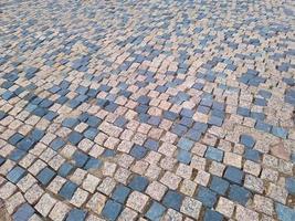 pavimento de estrada antiga com pedras de granito. pedras de pavimentação. foto