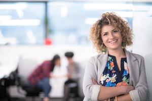 retrato de desenvolvedor de software feminino de sucesso foto