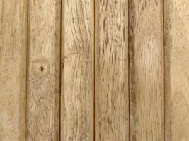 gotas de água em pranchas de madeira, fundo de textura de madeira, fundo de ripas de madeira marrom foto