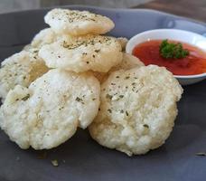 cireng bumbu rujak. comida tradicional típica do oeste de java, foto