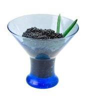 caviar preto em branco foto