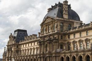 paris, frança, 2022 - vista do museu do louvre foto