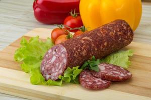 salame na madeira foto