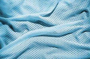close-up de shorts esportivos de nylon de poliéster azul claro para criar um plano de fundo texturizado foto
