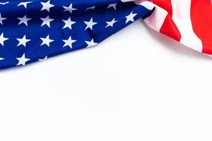 feliz dia dos veteranos conceito. bandeiras americanas contra um fundo de quadro-negro. 11 de novembro. foto