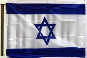 a bandeira azul e branca de israel com a estrela de davi de seis pontas. foto