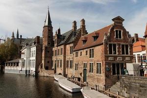 cidade velha de bruges, bélgica. antigas casas medievais. foto atmosférica