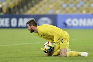 rio, brasil - 11 de abril de 2018 - goleiro julio cesar em partida entre fluminense e nacional potossi pelo campeonato sulamerica no estádio do maracanã foto