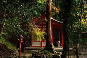 kurama-dera, um templo situado na base do monte kurama, no extremo norte da prefeitura de kyoto, kansai, japão foto