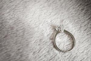 jóia de luxo anel de diamante de prata foto