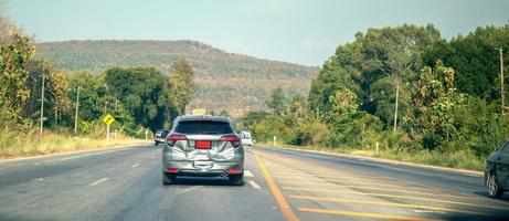 acidente de acidente de carro na estrada foto