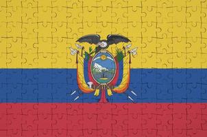 bandeira do Equador é retratada em um quebra-cabeça dobrado foto