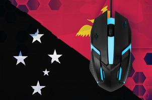 bandeira de papua nova guiné e mouse de computador. conceito de país que representa a equipe de e-sports foto