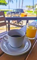 xícara de café preto americano no restaurante méxico. foto