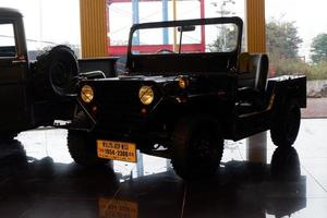 batu, java oriental, indonésia - 10 de agosto de 2022, willys jeep m151, thn 1954-2300cc, carro preto antigo no museu angkut foto