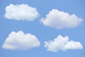 quatro nuvens com céu azul foto