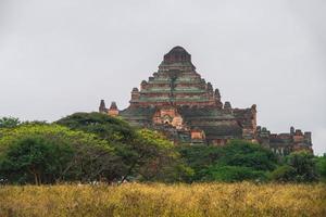 templo dhammayangyi, o maior e mais amplo templo budista em bagan, região de mandalay, mianmar foto