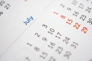 página do calendário de julho com meses e datas conceito de reunião de compromisso de planejamento de negócios foto