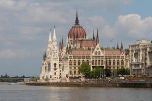 edifício do parlamento de budapeste foto