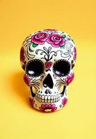 dia de los muertos tradicional caveira de açúcar calavera decorada com flores o dia da ilustração morta foto