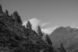 caminhada nos alpes suíços foto