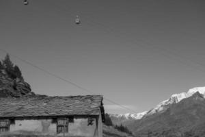 caminhada nos alpes suíços foto