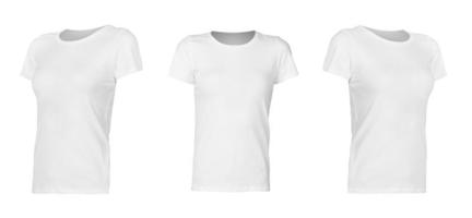 três camisetas brancas isoladas em branco foto