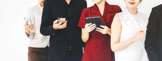 empresários sem rosto com homem e mulher usando tablet digital e fundo de tamanho de banner de celular. foto