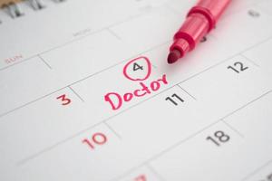 agenda de consulta médica importante escrever na data da página do calendário branco close-up foto