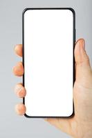 smartphone com uma tela branca limpa em seu close de mão. foto