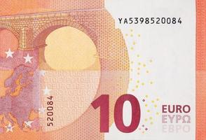 fragmento de uma nota de 10 euros aproximada com pequenos detalhes vermelhos foto