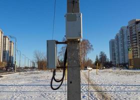 painel elétrico no poste. tecnologia na cidade. foto