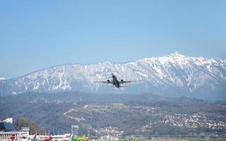 sochi, rússia - 22 de abril de 2022 aeronaves aeroflot no céu. foto