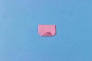 passo 5. cabeça de porco origami. dobre a forma no canto inferior para fazer leitão. foto
