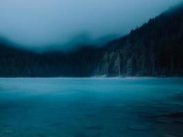 lago blindsee ao nascer do sol foto