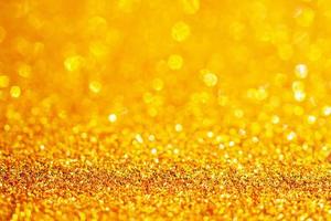 brilho de glitter dourado com fundo bokeh foto