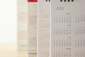 fechar as datas da página do calendário 2022 e o conceito de reunião de planejamento de negócios de plano de fundo do mês foto