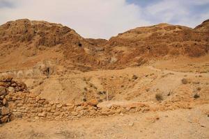 uma vista de qumran em israel foto