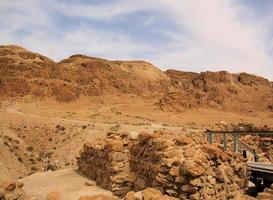 uma vista de qumran em israel foto