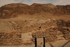 uma vista de qumran em israel foto