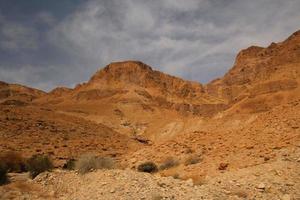 uma vista do deserto da Judéia em Israel foto