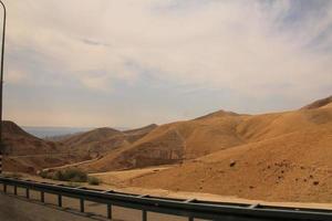 uma vista do deserto da Judéia em Israel foto