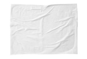 textura de cartaz de papel amassado e amassado branco em branco isolada no fundo branco foto