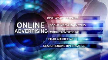 publicidade online, marketing digital. conceito de negócios e finanças na tela virtual foto